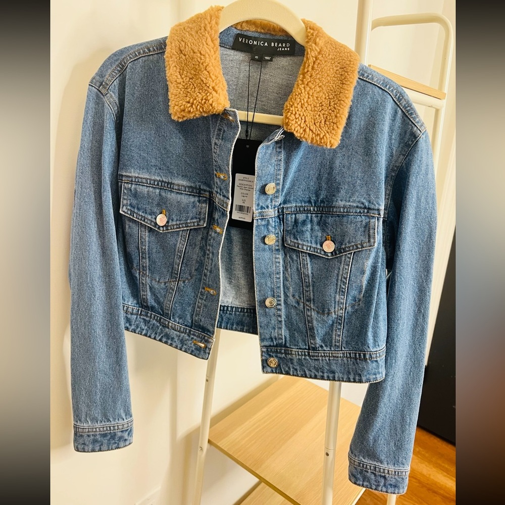BRAND NEW Veronica Beard Denim + Faux Fur Collar light jacket, size XS. NWT!!